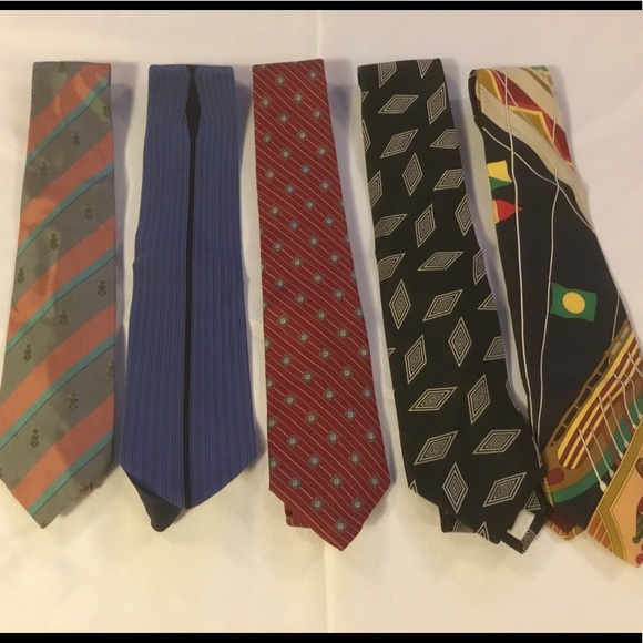 FIVE VINTAGE HIGH END TIES-GUCCI, FERRAGAMO,... - Picture 2 of 10